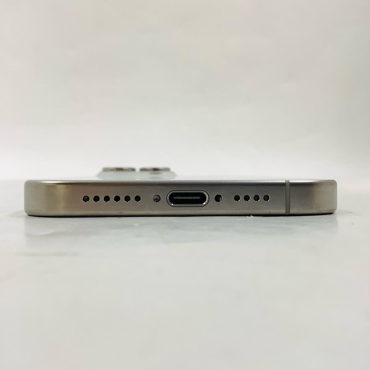 【全額返金保証】【最速発送】Apple iPhone iPhone 15 Pro Max 512GB ホワイトチタニウム au 白ロム 美品 動作確認済 83%