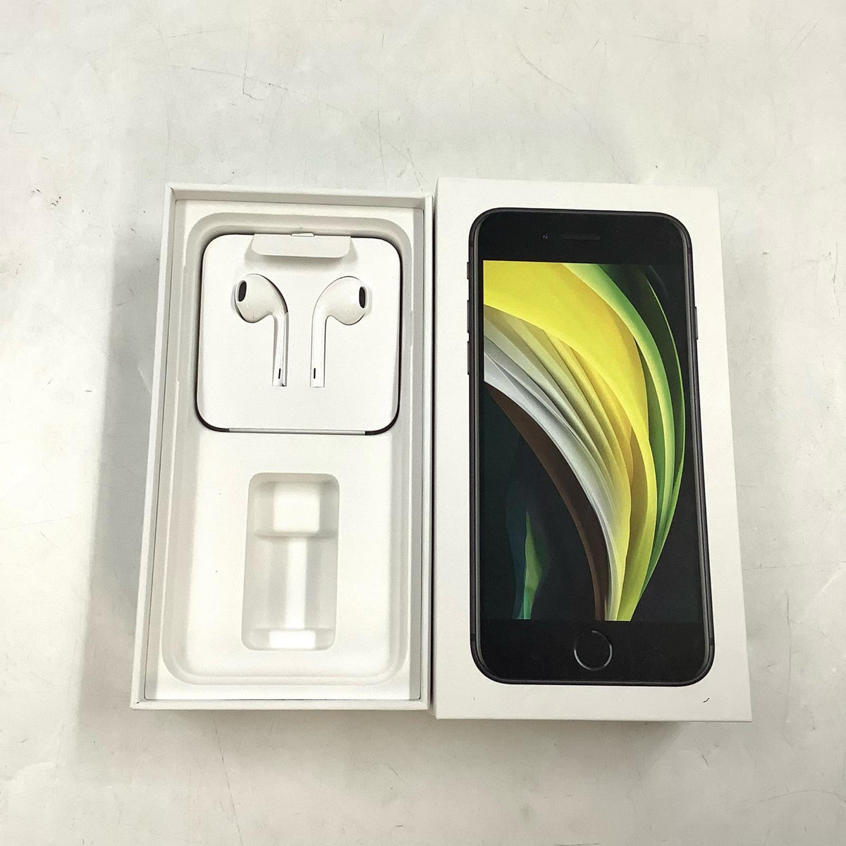 【全額返金保証】【最速発送】Apple iPhone iPhone SE（第2世代） 128GB ブラック au SIMフリー 白ロム 動作確認済 71%