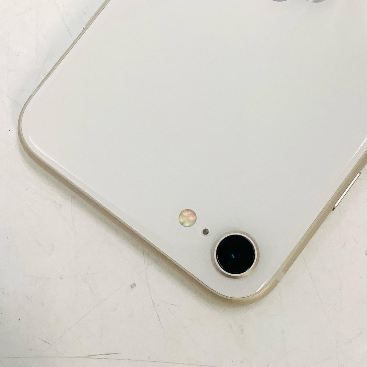 【全額返金保証】【最速発送】Apple iPhone iPhone SE（第3世代） 128GB スターライト SIMフリー 白ロム 美品 動作確認済 81%