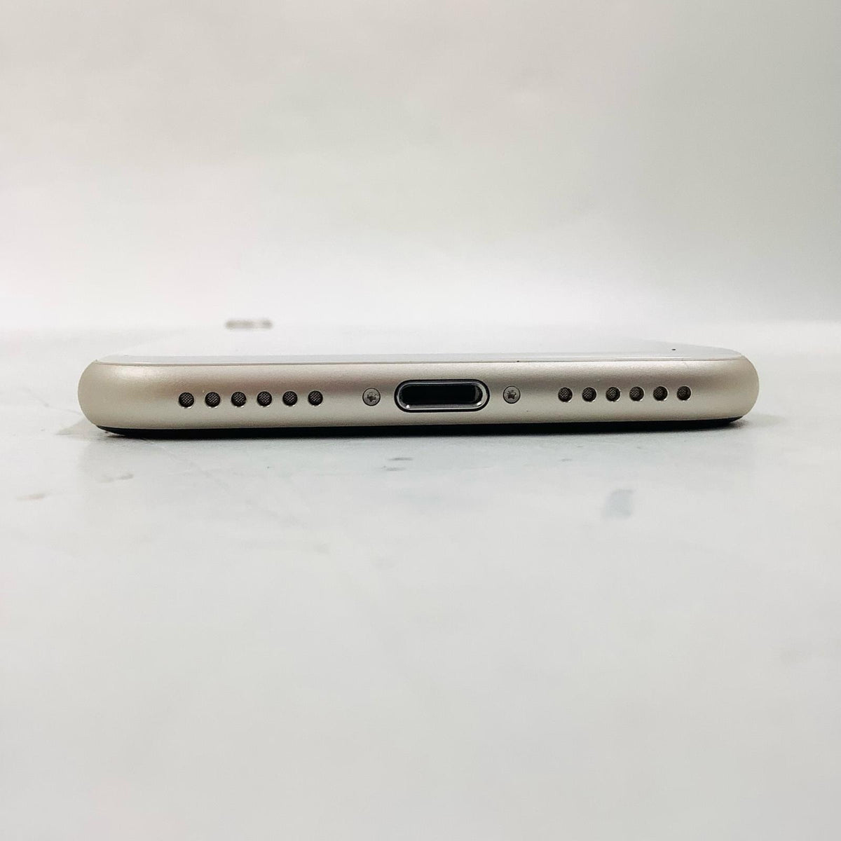 【全額返金保証】【最速発送】Apple iPhone iPhone SE（第3世代） 128GB スターライト SIMフリー 白ロム 美品 動作確認済 81%