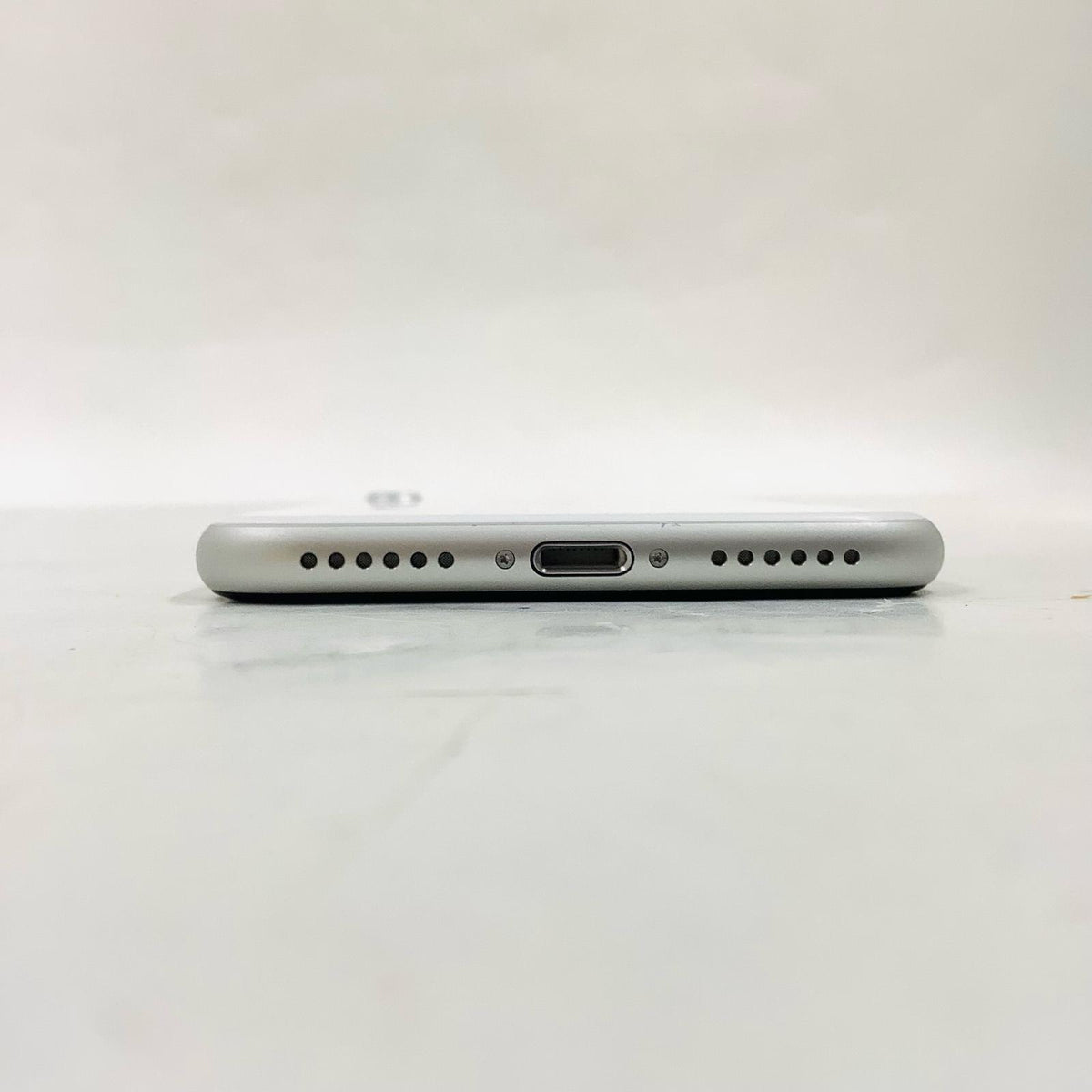 【全額返金保証】【最速発送】Apple iPhone iPhone SE（第2世代） 64GB ホワイト Softbank SIMフリー 白ロム 美品 動作確認済 91%