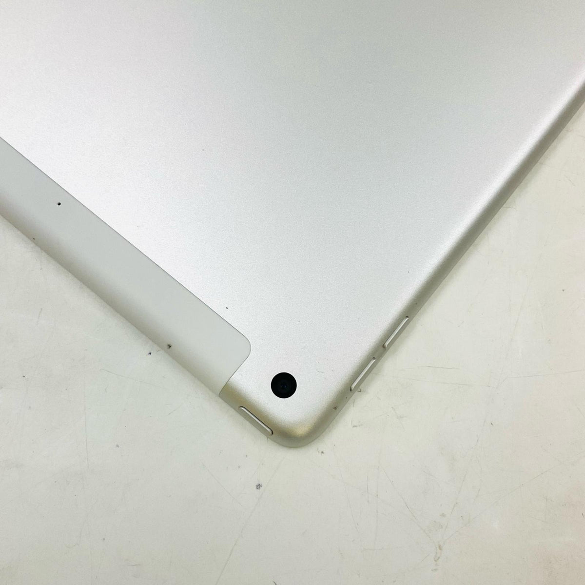 【全額返金保証】【最速発送】Apple iPad iPad 10.2インチ 第9世代 256GB シルバー WiFi+Cellular Softbank 白ロム 美品 動作確認済