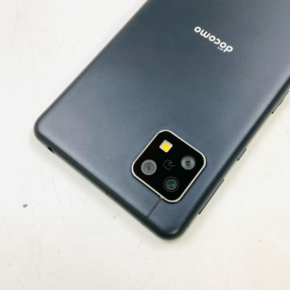 【最速発送】SHARP AQUOS sense4 64GB ブラック docomo SH-41A 白ロム【難有】