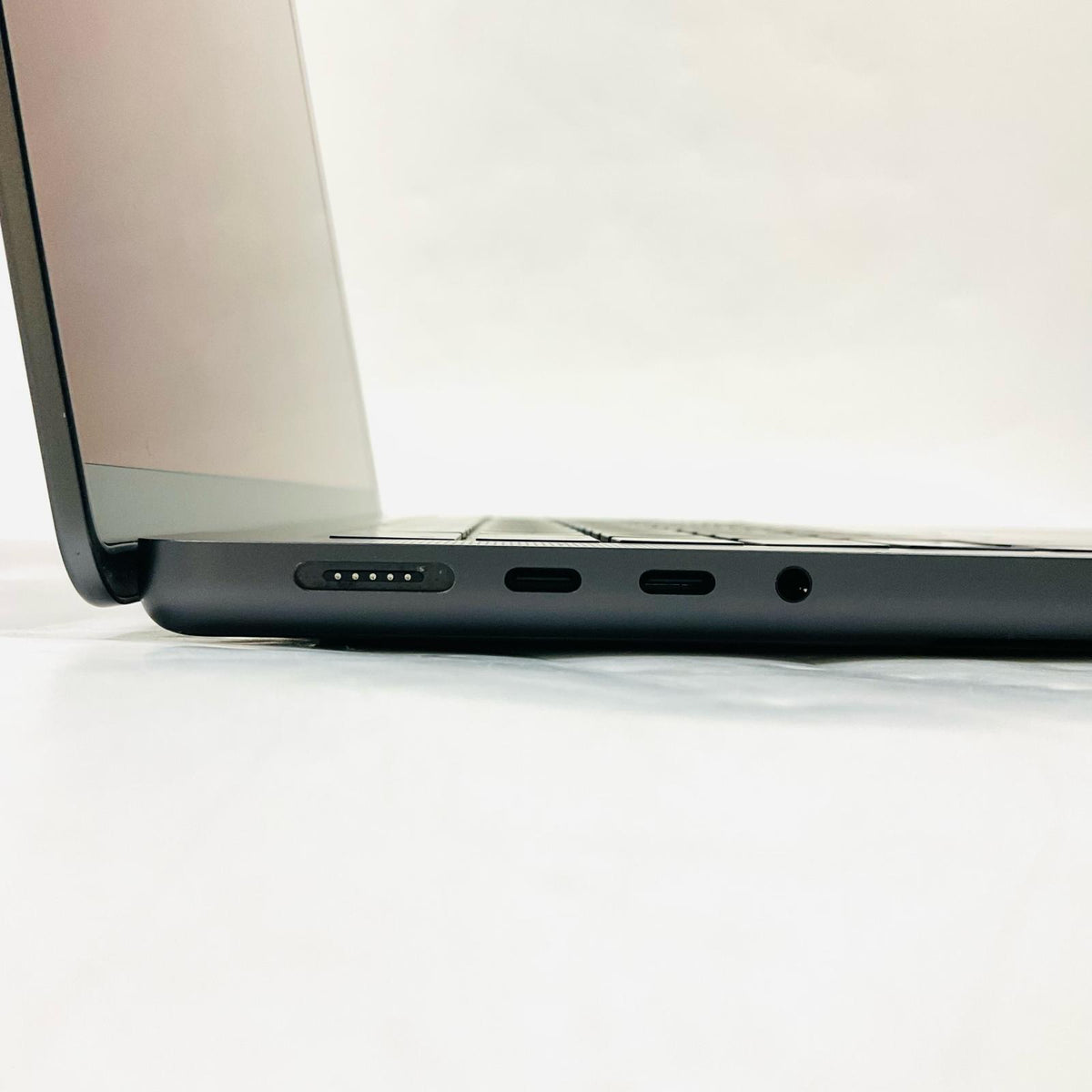 【全額返金保証】【最速発送】Apple MacBook Pro 14インチ 2024 Apple M4 24GB 1TB スペースブラック 99% 美品 動作確認済