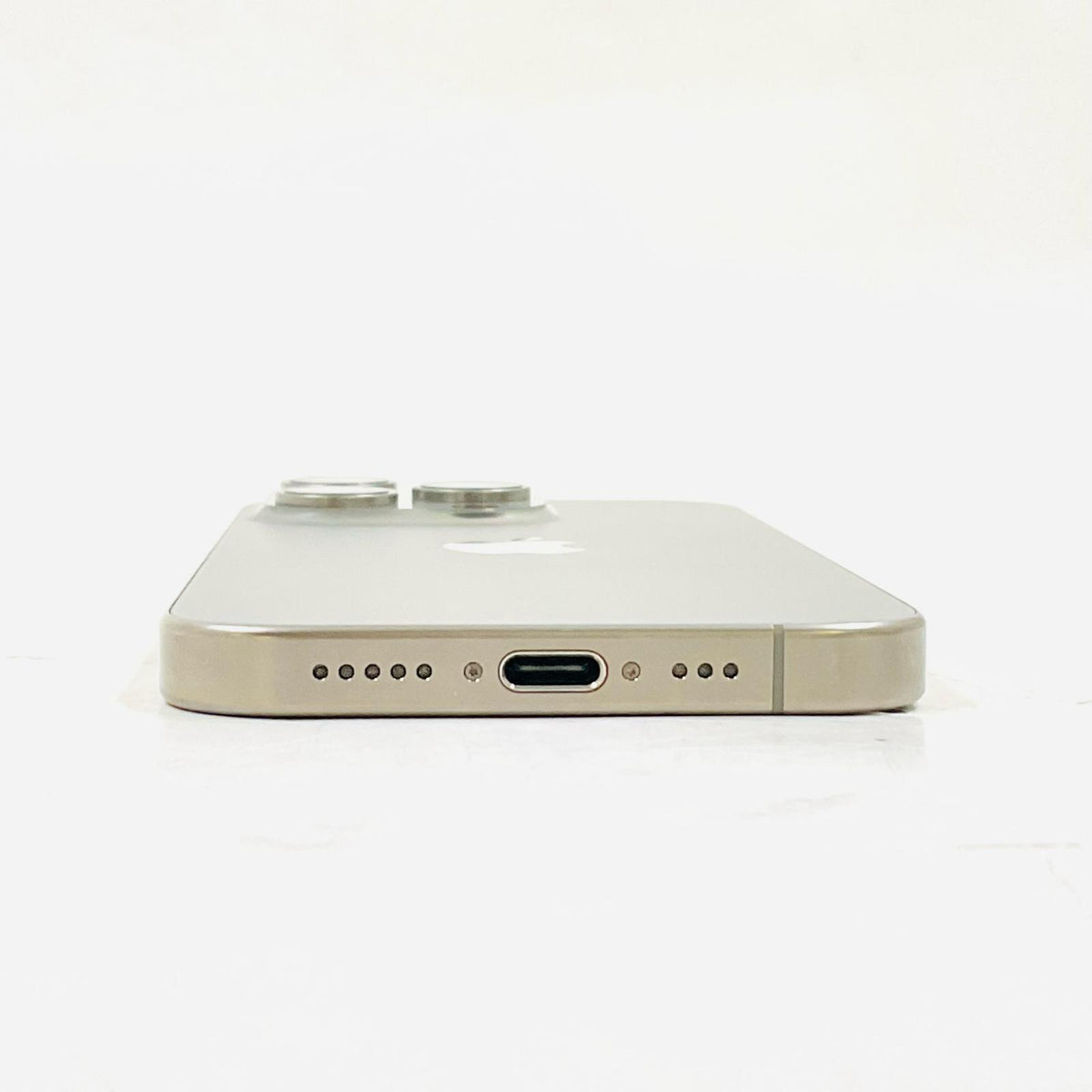 【全額返金保証】【最速発送】Apple iPhone iPhone 15 Pro 256GB ナチュラルチタニウム au 白ロム 美品 動作確認済 82%