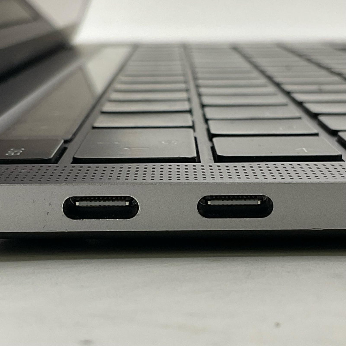 【全額返金保証】【最速発送】Apple MacBook Pro 13インチ 2022 M2 8コア 16GB 256GB スペースグレイ 86% 美品 動作確認済