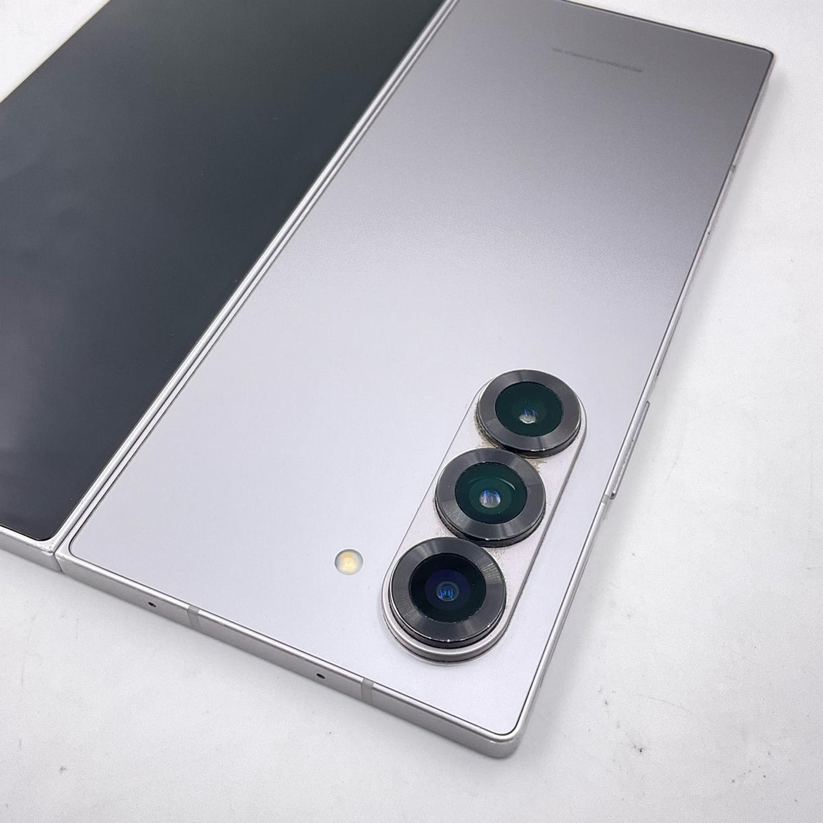 【最速発送】 Galaxy Z Fold6 256GB シルバー系 docomo SC-55E 白ロム【難有】