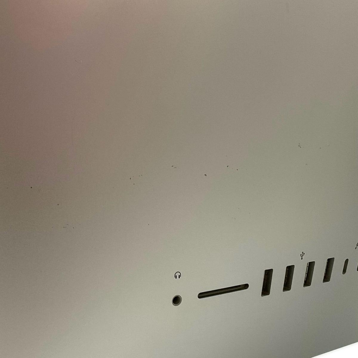 【最速発送】Apple iMac 21.5インチ 3 GHz 6-Core Intel core i5 32GB フュージョンドライブ 1TB シルバー【難有】