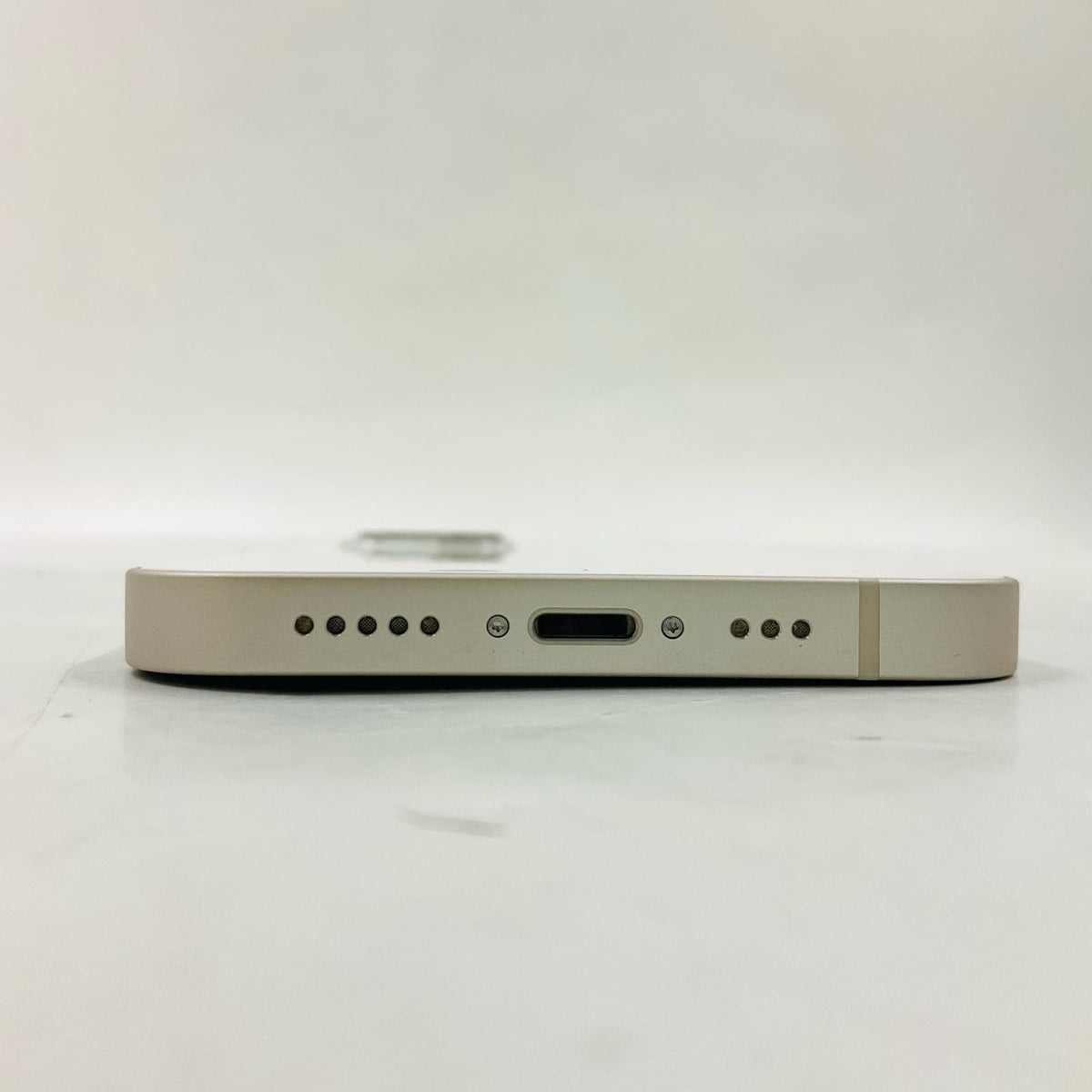 【全額返金保証】【最速発送】Apple iPhone iPhone 13 128GB スターライト docomo SIMフリー 白ロム 美品 動作確認済 84%