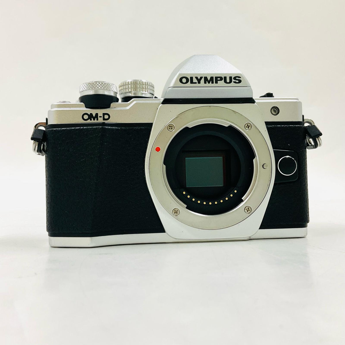 【全額返金保証】【最速発送】OLYMPUS デジタル一眼 OM-D E-M10 Mark II ボディ [シルバー] 動作確認済
