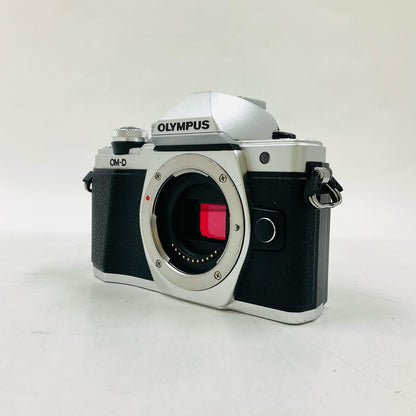 【全額返金保証】【最速発送】OLYMPUS デジタル一眼 OM-D E-M10 Mark II ボディ [シルバー] 動作確認済