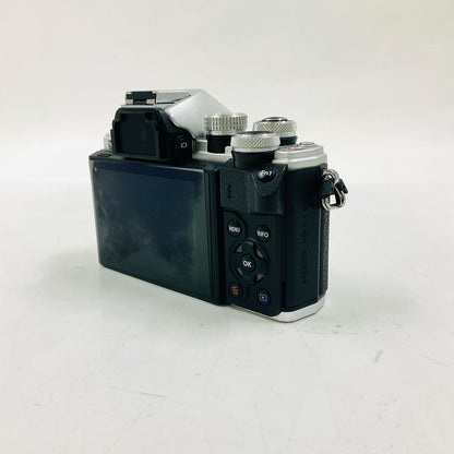 【全額返金保証】【最速発送】OLYMPUS デジタル一眼 OM-D E-M10 Mark II ボディ [シルバー] 動作確認済