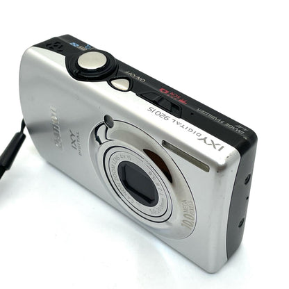 【全額返金保証】【最速発送】Canon コンパクトデジタルカメラ IXY DIGITAL 920 IS シルバー 動作確認済