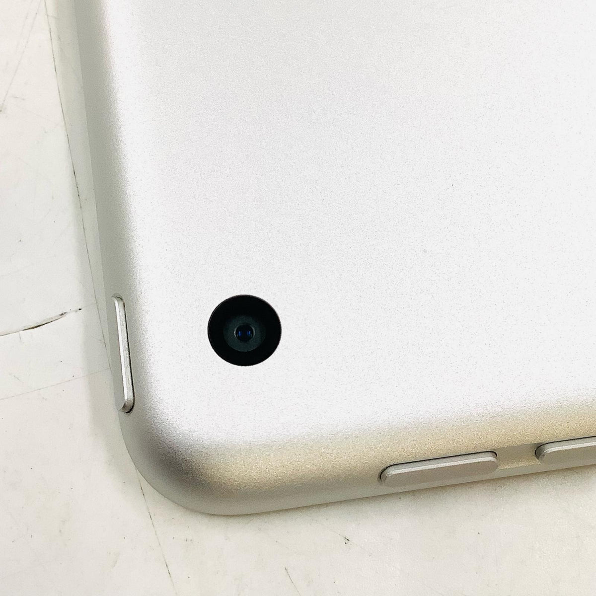 【全額返金保証】【最速発送】Apple iPad iPad 10.2インチ 第7世代 32GB シルバー Wi-Fi 動作確認済