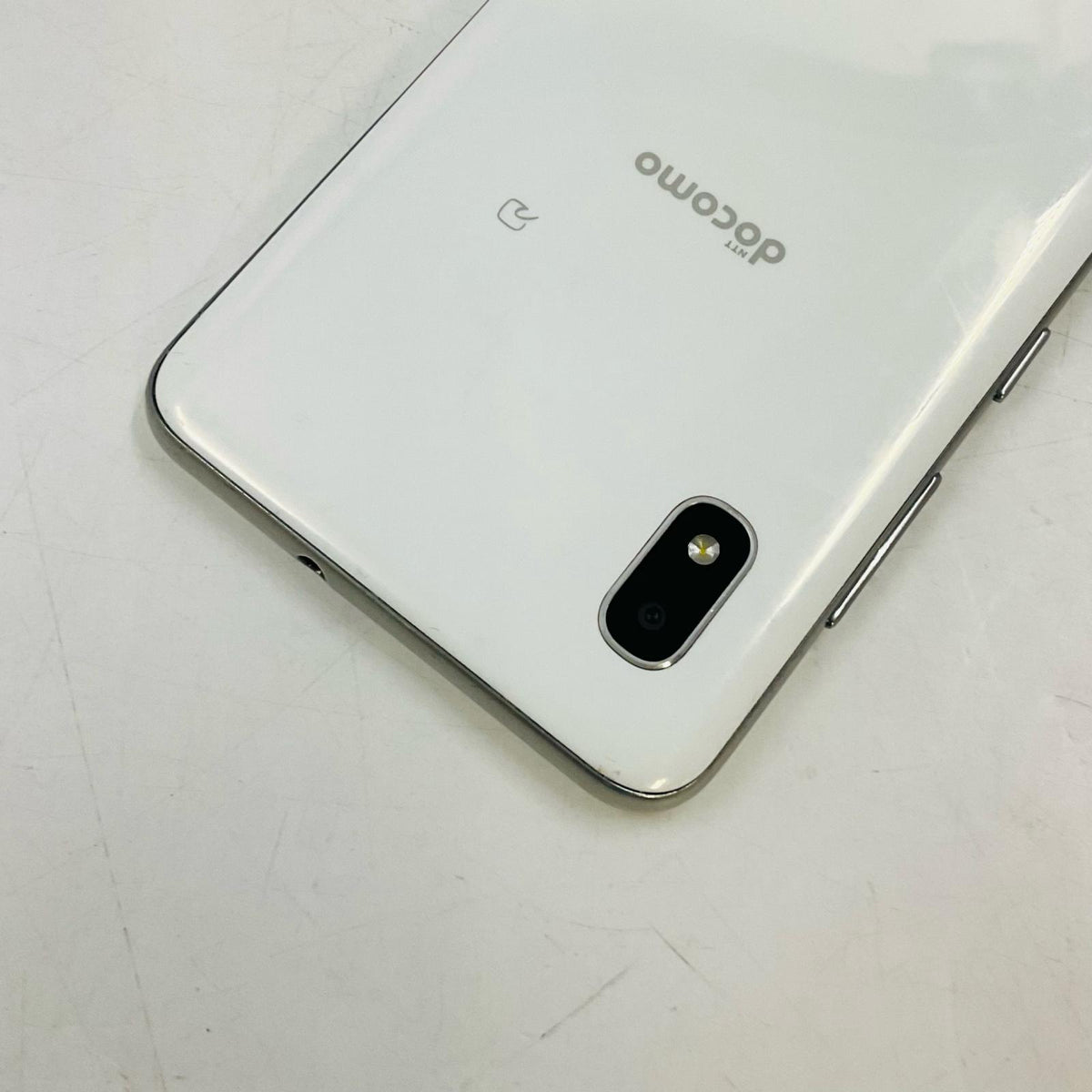 【最速発送】SAMSUNG Galaxy A20 32GB ホワイト docomo SC-02M 白ロム【難有】