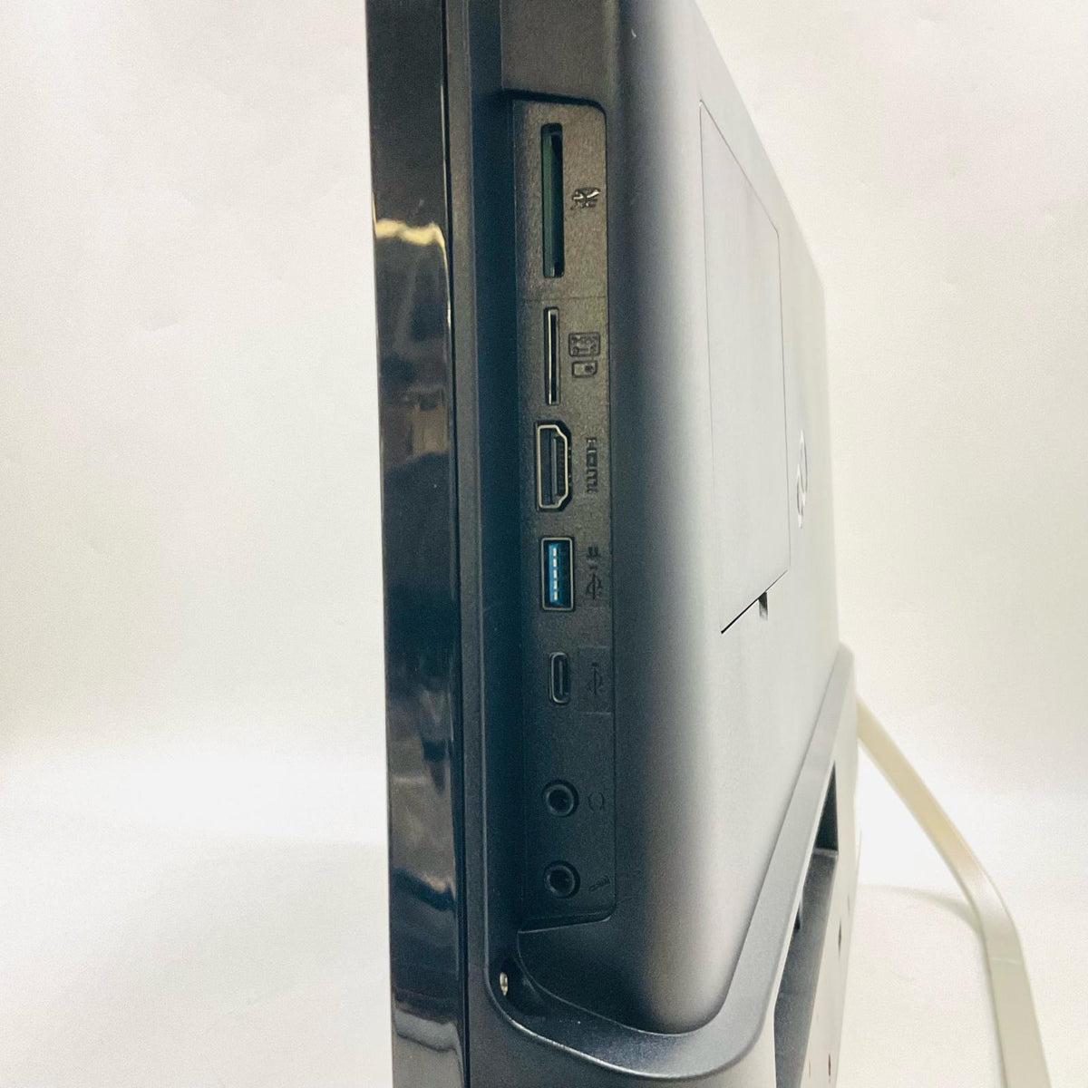【全額返金保証】【最速発送】富士通 モニター一体型デスクトップpc FMVF73E1BK intel core i7-8565U 8GB HDD 3TB 美品 動作確認済