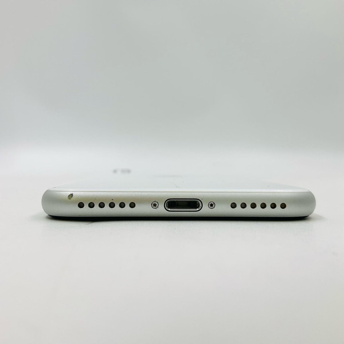 【全額返金保証】【最速発送】Apple iPhone iPhone SE（第2世代） 64GB ホワイト au SIMフリー 白ロム 動作確認済 79%