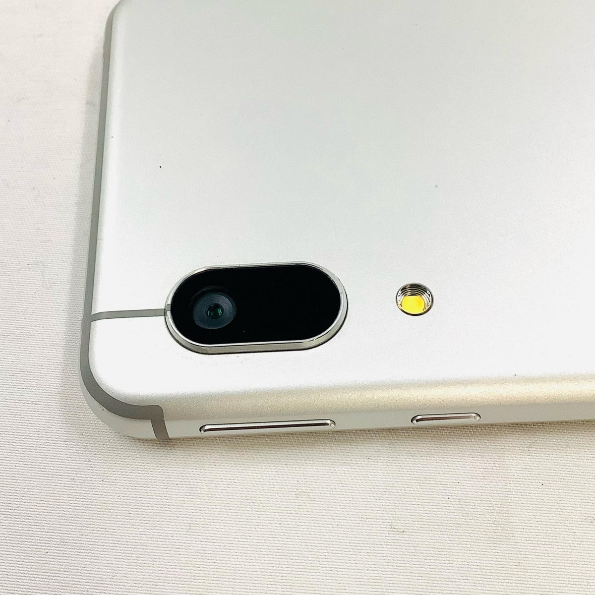 【全額返金保証】【最速発送】SHARP AQUOS sense3 basic 32GB シルバー au SHV48 白ロム 美品 動作確認済