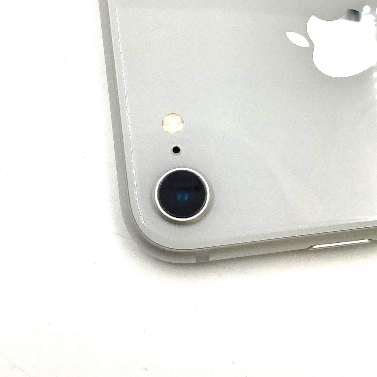 【全額返金保証】【最速発送】Apple iPhone iPhone 8 64GB シルバー au 白ロム 動作確認済 84%