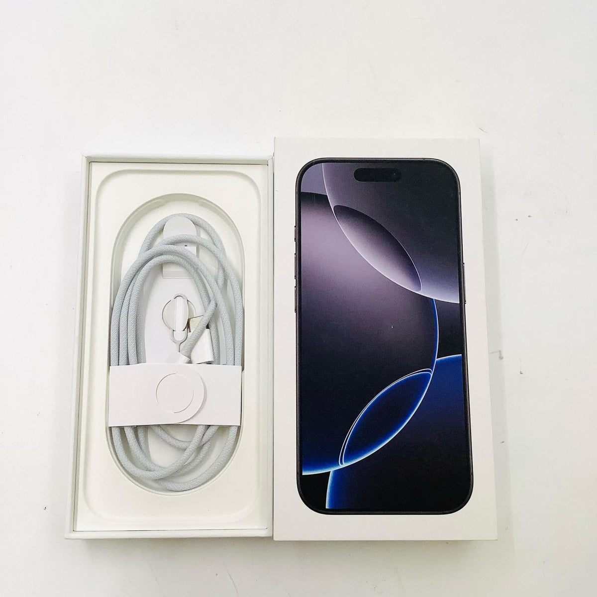 【全額返金保証】【最速発送】Apple iPhone iPhone 16 Pro 512GB ブラックチタニウム docomo SIMフリー 白ロム 美品 動作確認済 86%