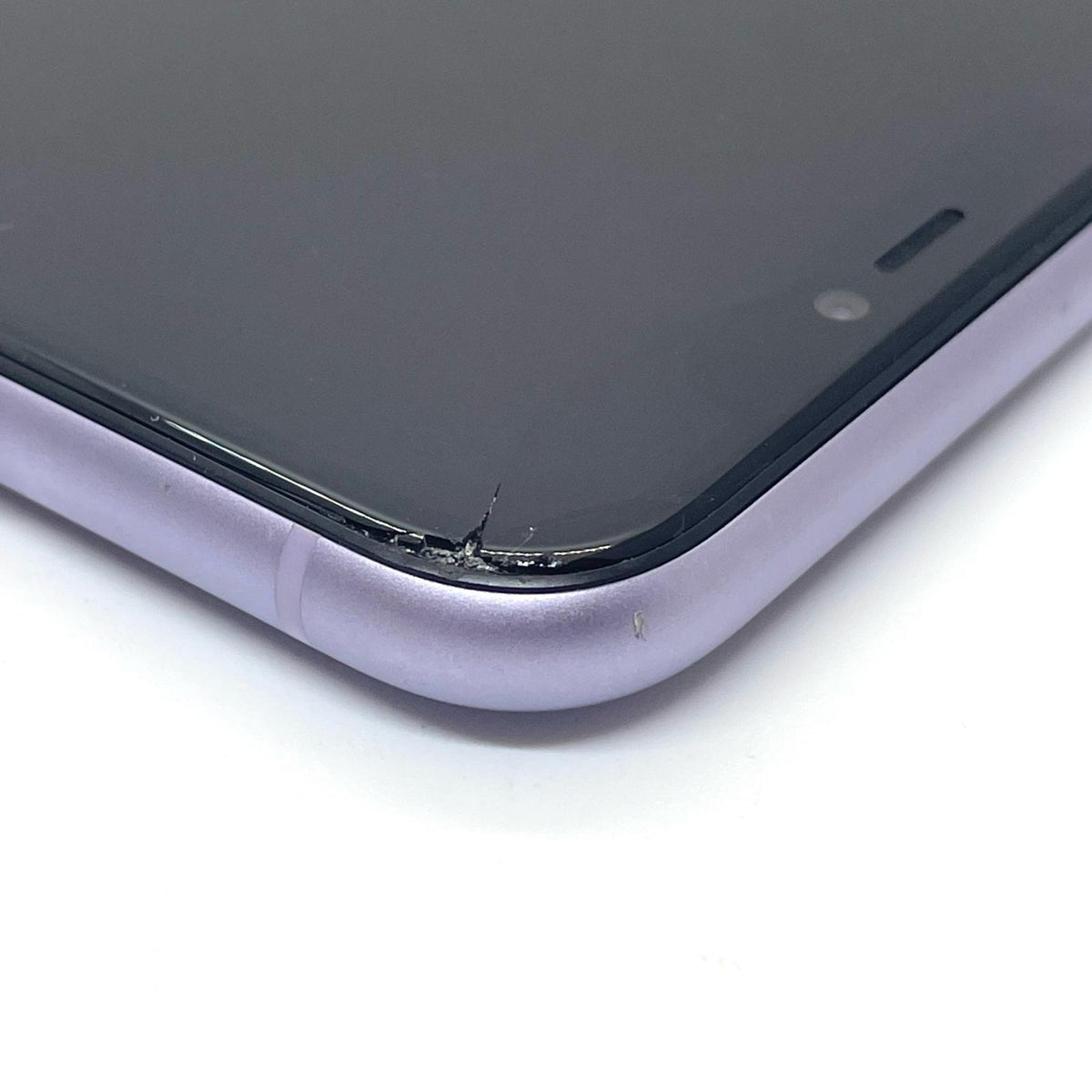 【最速発送】Apple iPhone iPhone 11 64GB パープル docomo 白ロム【難有】 81%