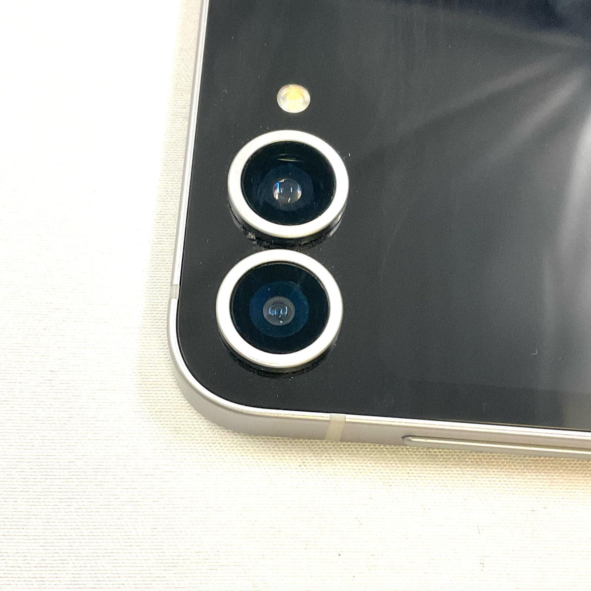 【全額返金保証】【最速発送】SAMSUNG Galaxy Z Flip6 256GB シルバー docomo SIMフリー SC-54E 白ロム 動作確認済