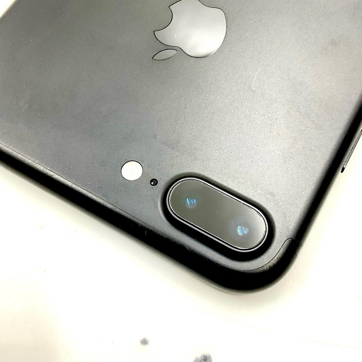 【全額返金保証】【最速発送】Apple iPhone iPhone 7 Plus 128GB ブラック docomo 白ロム 美品 動作確認済 87%