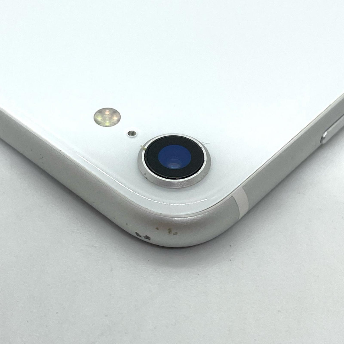 【全額返金保証】【最速発送】Apple iPhone iPhone SE（第2世代） 64GB ホワイト docomo SIMフリー 白ロム 動作確認済 86%