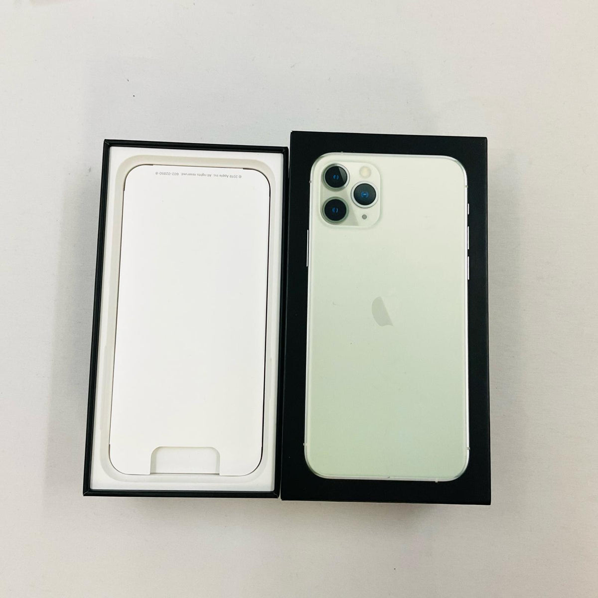 【全額返金保証】【最速発送】Apple iPhone iPhone 11 Pro 64GB シルバー au 白ロム 動作確認済 73%