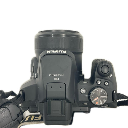 【全額返金保証】【最速発送】FUJIFILM コンパクトデジタルカメラ FINEPIX S1 美品 動作確認済