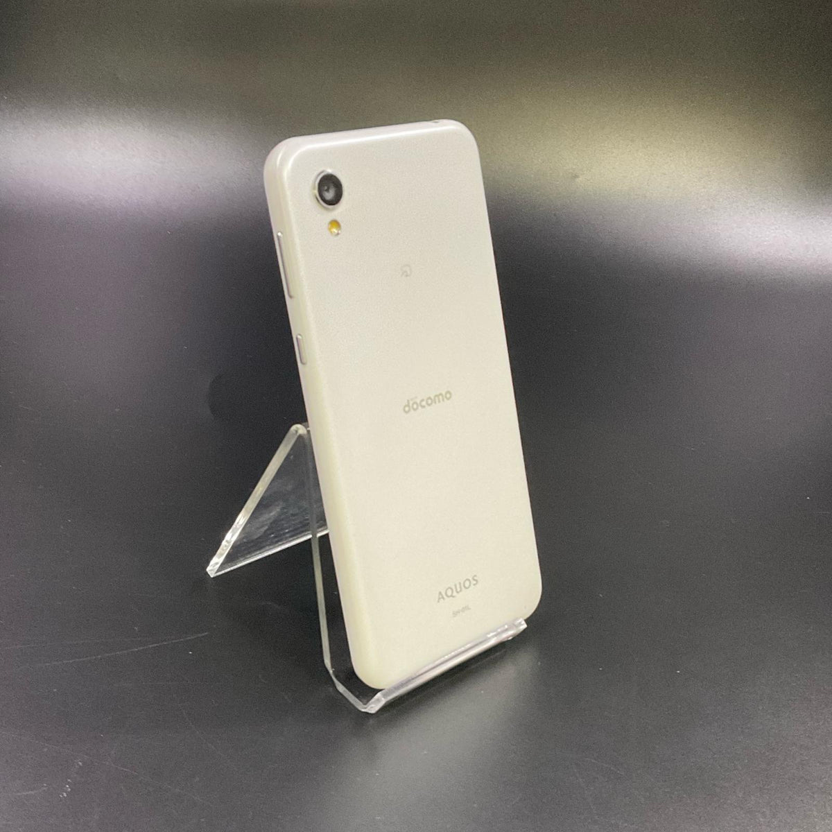 【全額返金保証】【最速発送】SHARP AQUOS sense2 32GB シルキーホワイト docomo SIMフリー SH-01L 白ロム 動作確認済