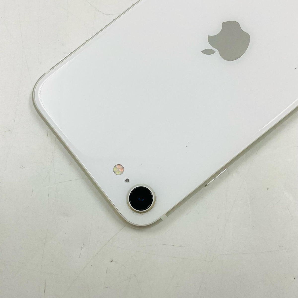 【全額返金保証】【最速発送】Apple iPhone iPhone SE（第2世代） 64GB ホワイト au SIMフリー 白ロム 動作確認済 73%