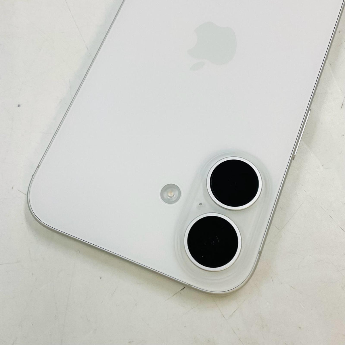 【全額返金保証】【最速発送】Apple iPhone iPhone 16 128GB ホワイト SIMフリー 白ロム 超美品 動作確認済 94%