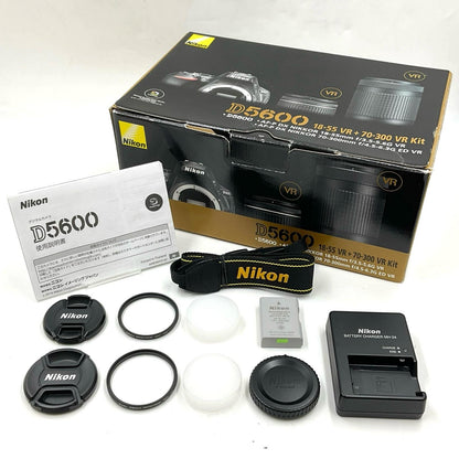 【全額返金保証】【最速発送】Nikon デジタル一眼 D5600 ダブルズームキット ブラック 美品 動作確認済
