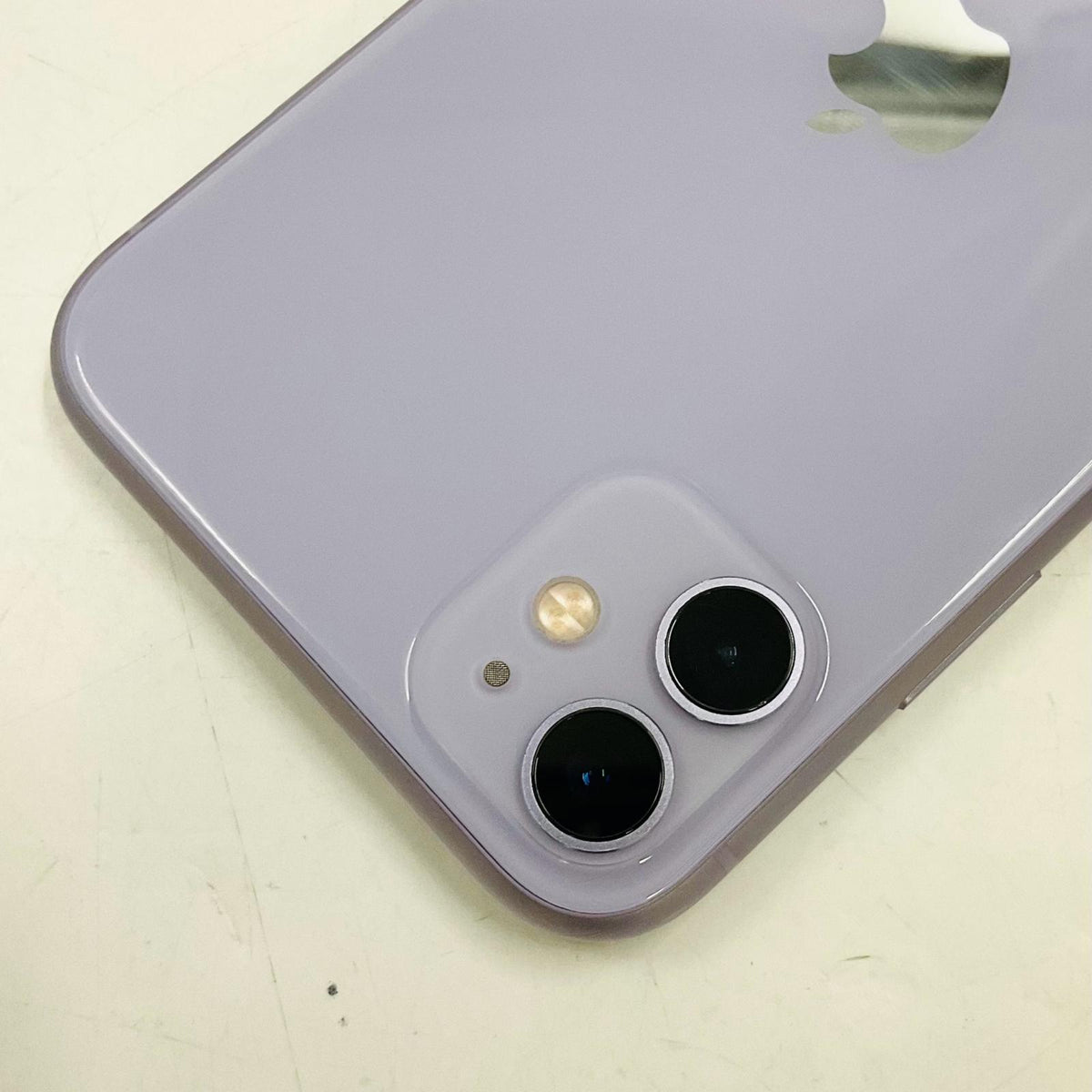 【全額返金保証】【最速発送】Apple iPhone iPhone 11 128GB パープル Softbank 白ロム 動作確認済 77%