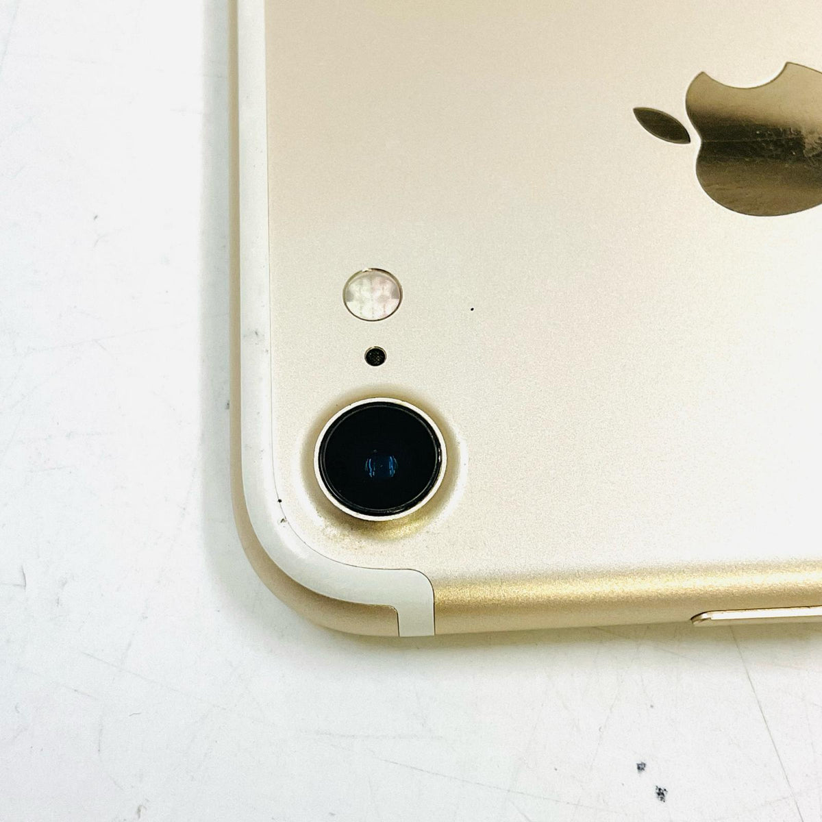 【最速発送】Apple iPhone iPhone 7 128GB ゴールド docomo SIMフリー 白ロム【難有】 73%