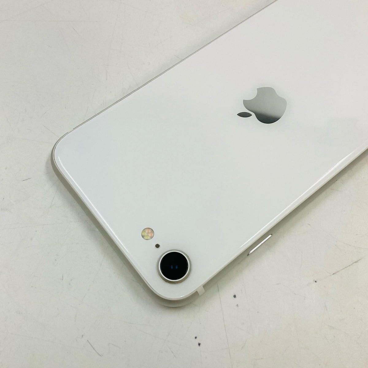 【全額返金保証】【最速発送】Apple iPhone iPhone SE（第2世代） 64GB ホワイト 白ロム 動作確認済 73%
