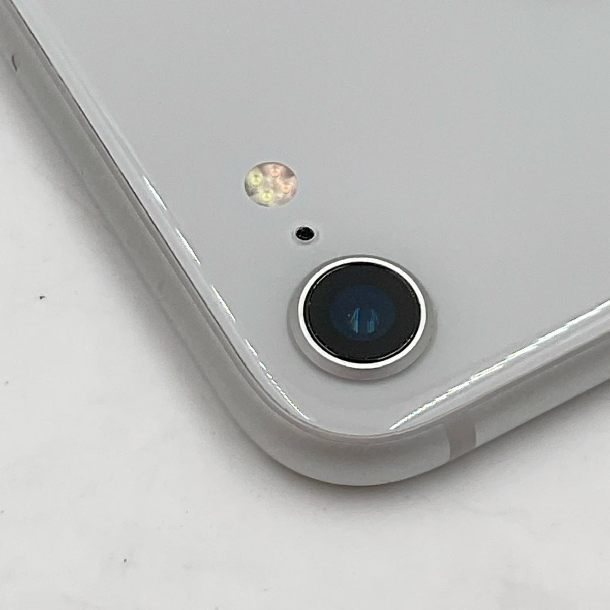 【全額返金保証】【最速発送】Apple iPhone iPhone 8 64GB シルバー docomo SIMフリー 白ロム 美品 動作確認済 85%