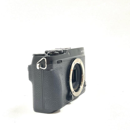 【全額返金保証】【最速発送】FUJIFILM デジタル一眼 X-E3 ボディ [ブラック] 美品 動作確認済