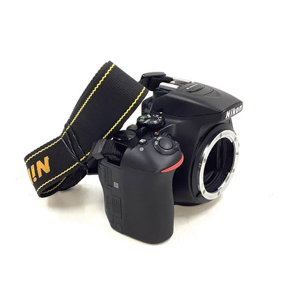 【全額返金保証】【最速発送】Nikon デジタル一眼 D5600 ボディ ブラック 美品 動作確認済