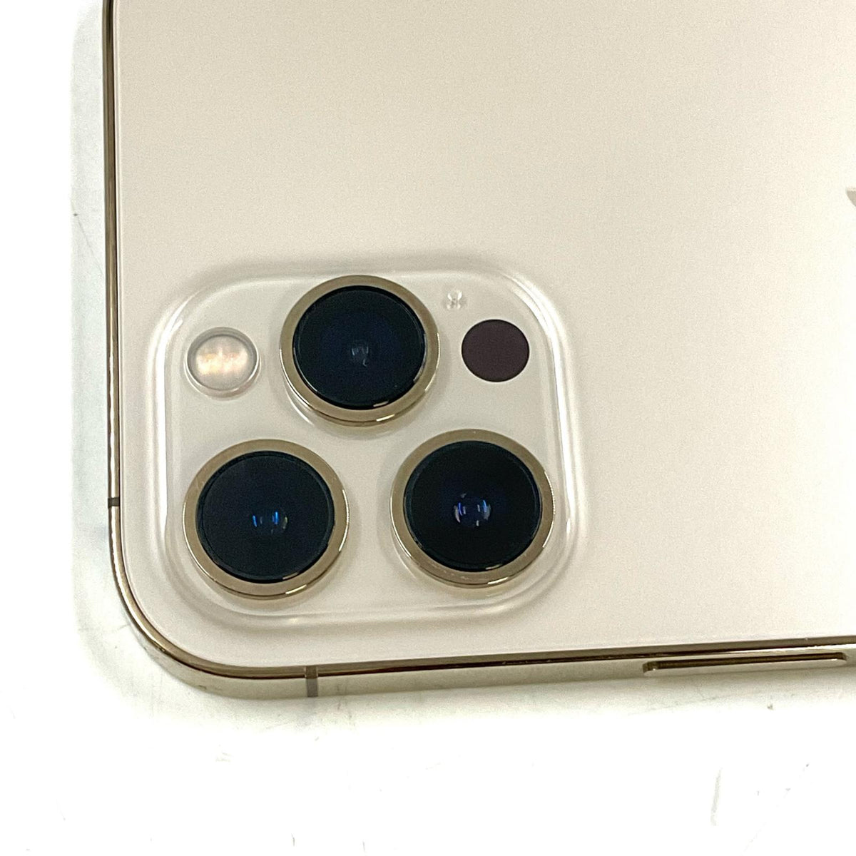 【全額返金保証】【最速発送】Apple iPhone iPhone 12 Pro Max 128GB ゴールド docomo SIMフリー 白ロム 動作確認済 68%