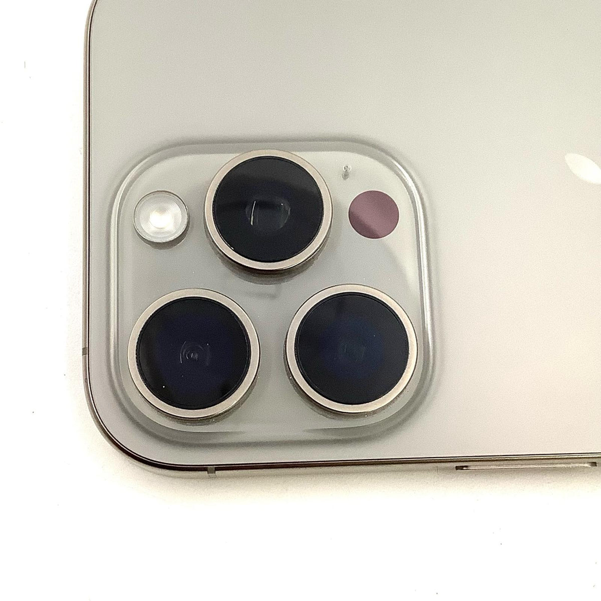 【全額返金保証】【最速発送】Apple iPhone iPhone 16 Pro 256GB ナチュラルチタニウム docomo SIMフリー 白ロム 動作確認済 91%