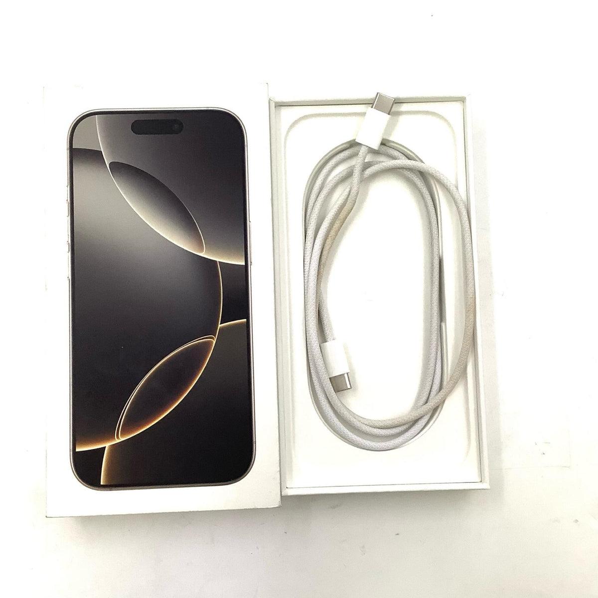 【全額返金保証】【最速発送】Apple iPhone iPhone 16 Pro 256GB ナチュラルチタニウム docomo SIMフリー 白ロム 動作確認済 91%