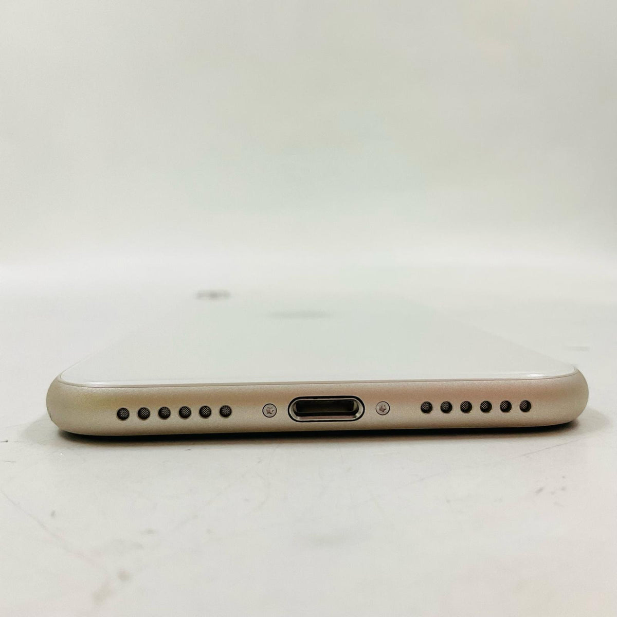 【最速発送】Apple iPhone iPhone SE（第3世代） 64GB スターライト Softbank SIMフリー 白ロム【難有】 98%