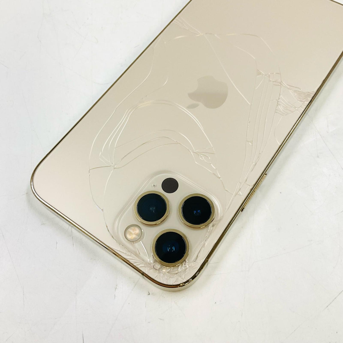 【最速発送】Apple iPhone iPhone 12 Pro 256GB ゴールド SIMフリー 白ロム【難有】 85%
