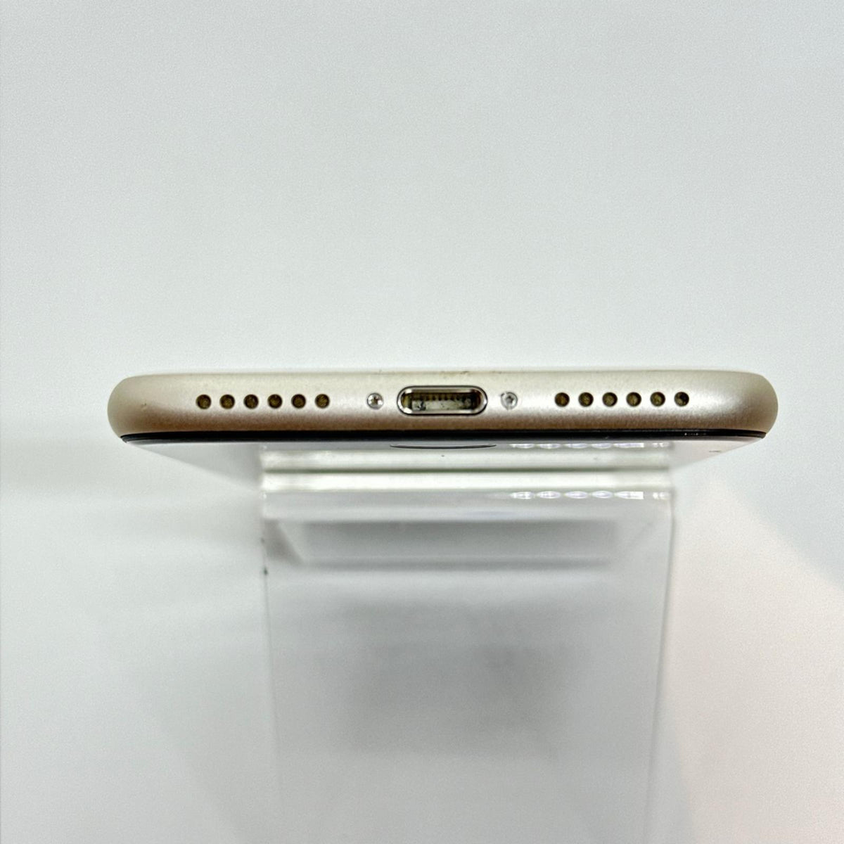 【全額返金保証】【最速発送】Apple iPhone iPhone SE（第3世代） 64GB スターライト docomo SIMフリー 白ロム 美品 動作確認済 93%
