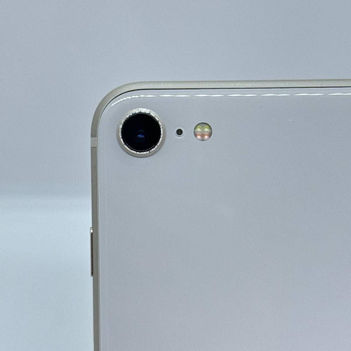 【全額返金保証】【最速発送】Apple iPhone iPhone SE（第3世代） 64GB スターライト docomo SIMフリー 白ロム 美品 動作確認済 93%