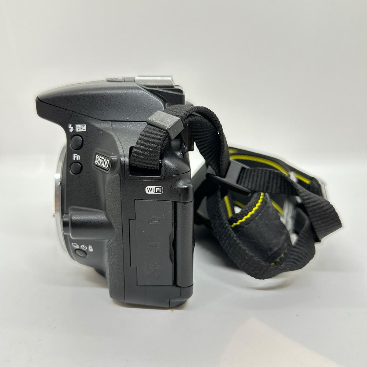 【全額返金保証】【最速発送】Nikon デジタル一眼 Nikon D5500 18-55 II レンズキット 動作確認済