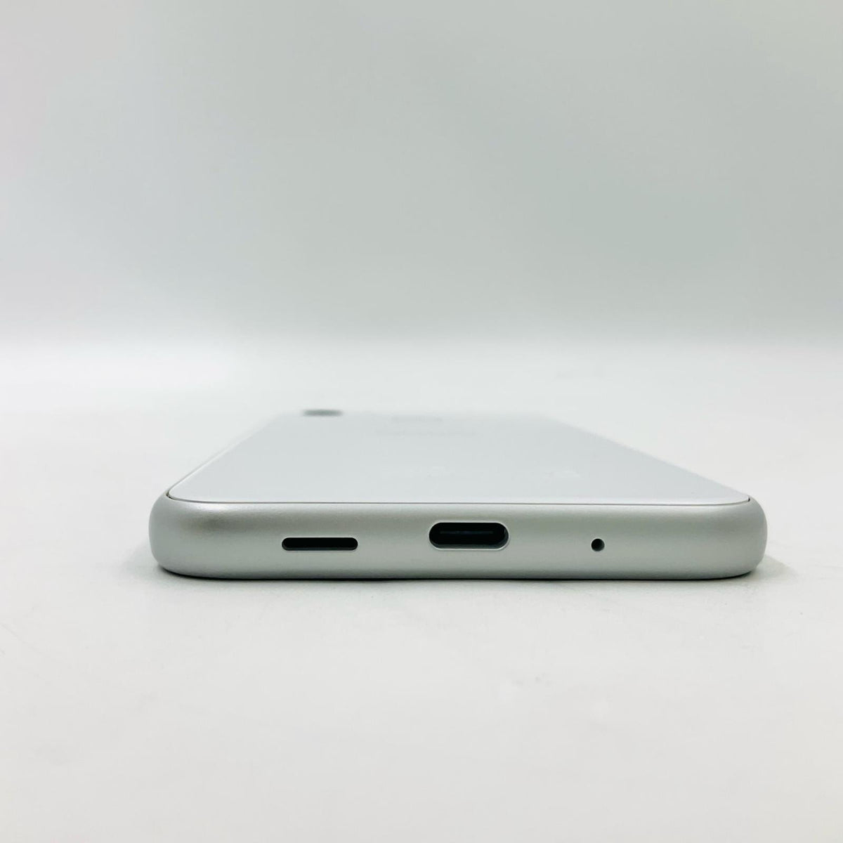 【全額返金保証】【最速発送】京セラ GRATINA 32GB ホワイト au SIMフリー KYV48 白ロム 動作確認済