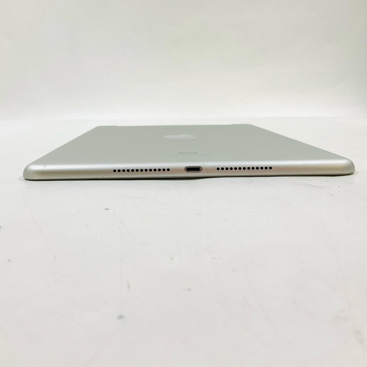 【全額返金保証】【最速発送】Apple iPad iPad 10.2インチ 第7世代 32GB シルバー WiFi+Cellular SIMフリー 白ロム 美品 動作確認済